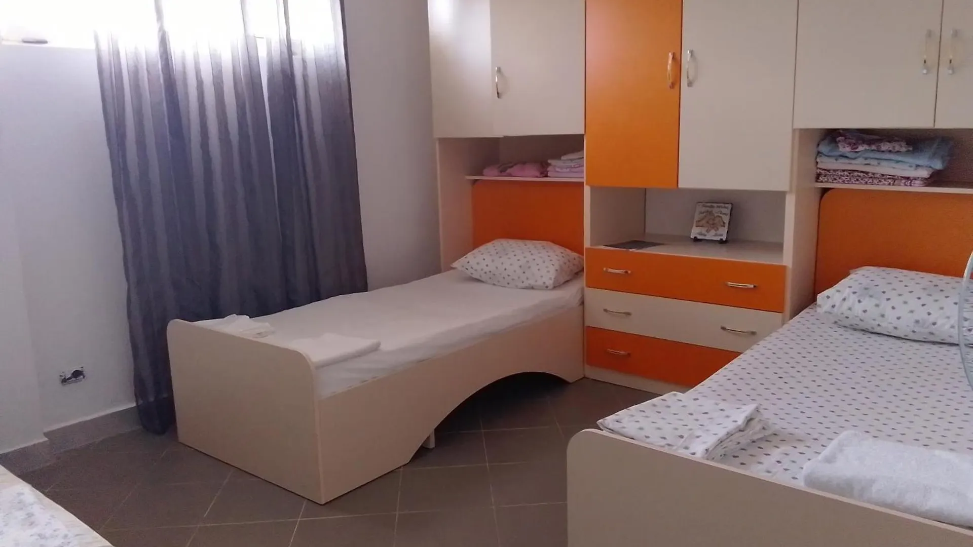 Xhafzotaj Villas Maria For Rent Feeling Home אלבניה